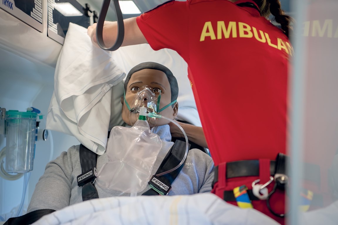 Simman als in ambulance